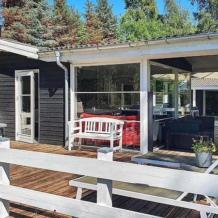 בית נופש 6 Person In *